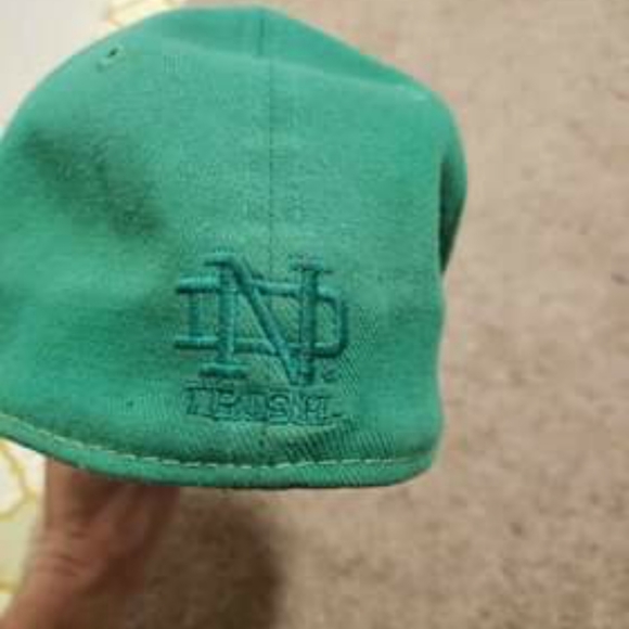 Fitted notre dame hat - Picture 2 of 2